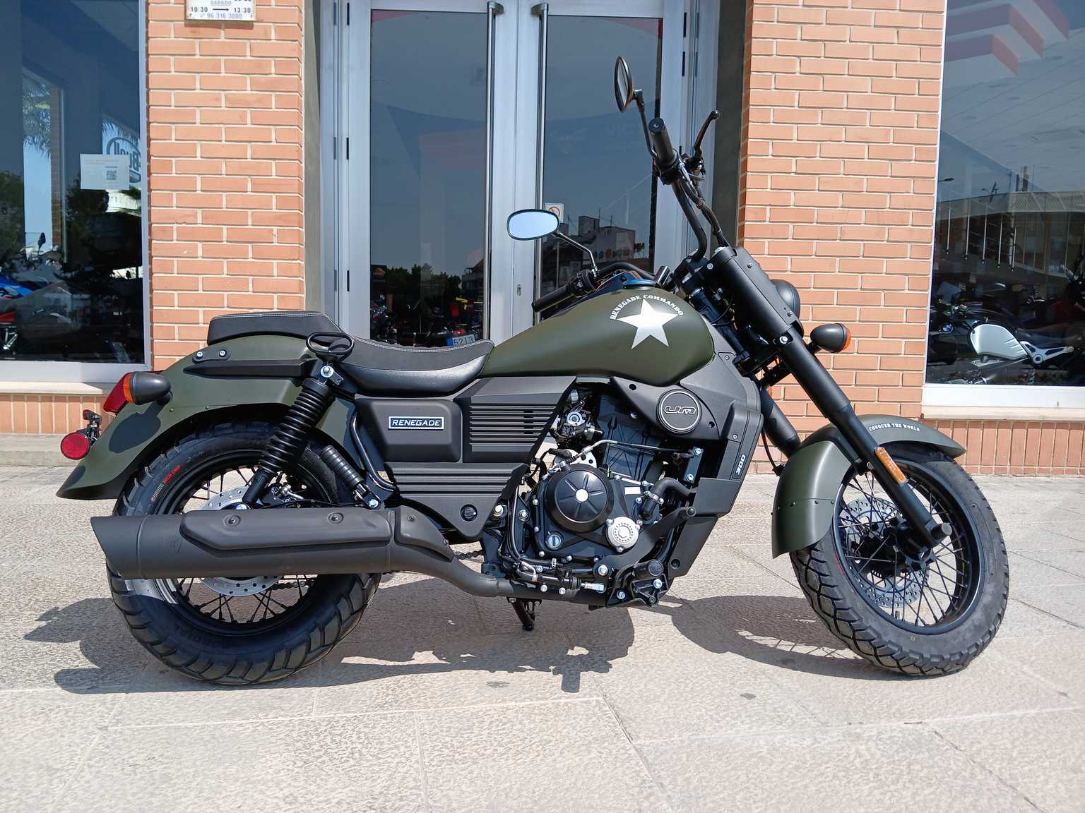 UM RENEGADE COMMANDO 300