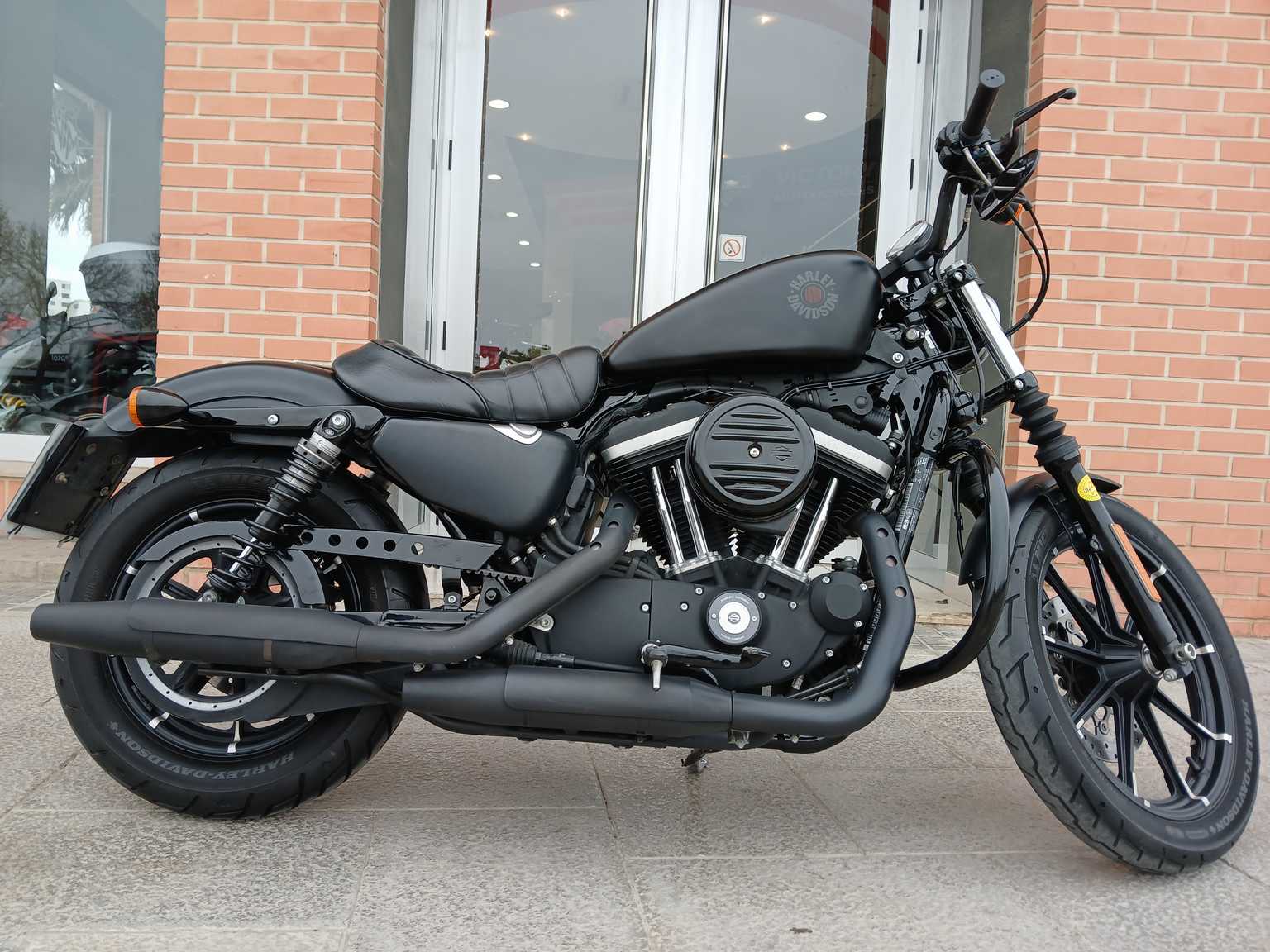 Harley-Davidson SPORTSTER IRON 883