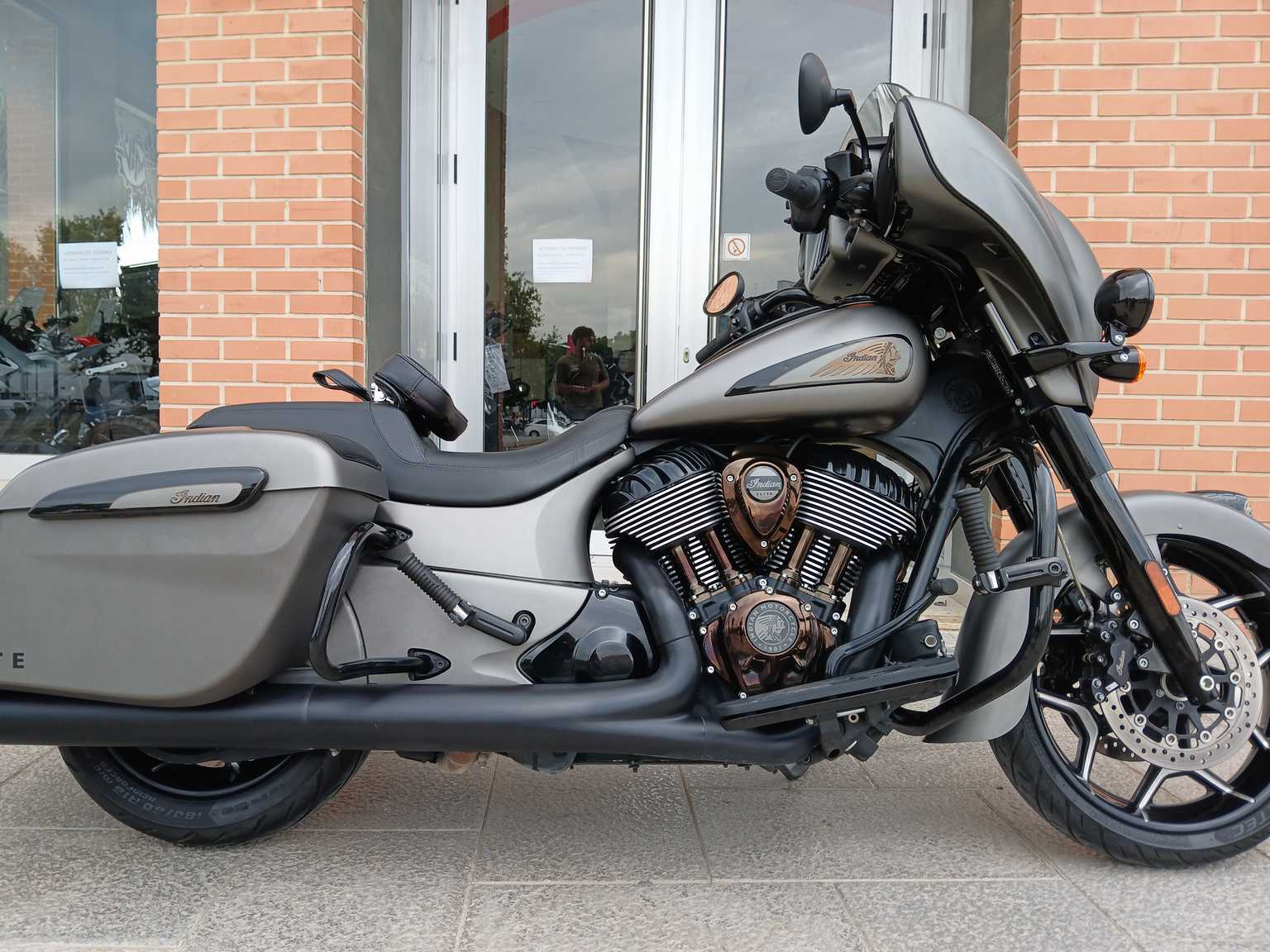 Indian CHIEFTAIN DARK HORSE