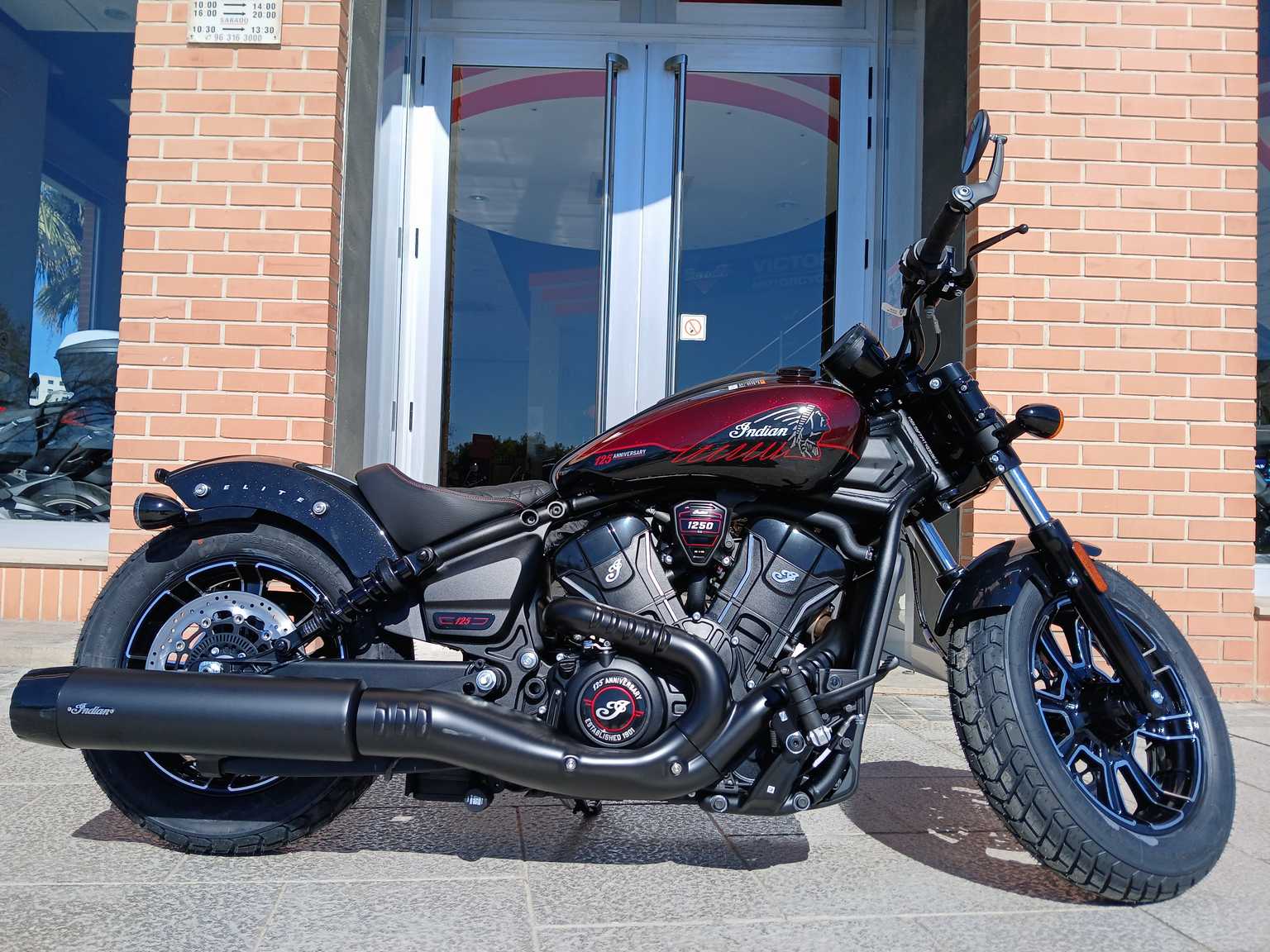 INDIAN MOTORCYCLE SCOUT BOBBER LIMITED+TECH - foto 1